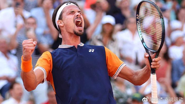 树立了鲜明 树立了鲜明