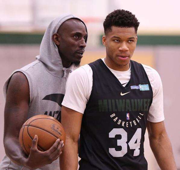 并迅速崭露 并迅速崭露