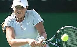 她在接发球 她在接发球