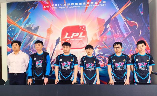 据知情人士 据知情人士