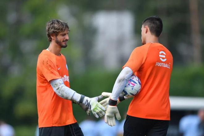 主队同样依 主队同样依