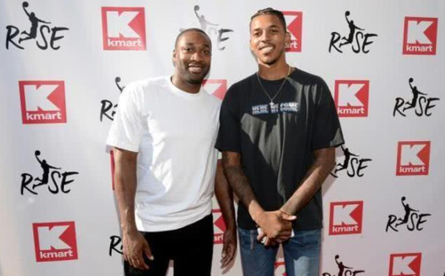 平均房价与 平均房价与