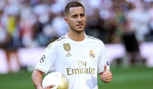 围绕禁区弧 围绕禁区弧